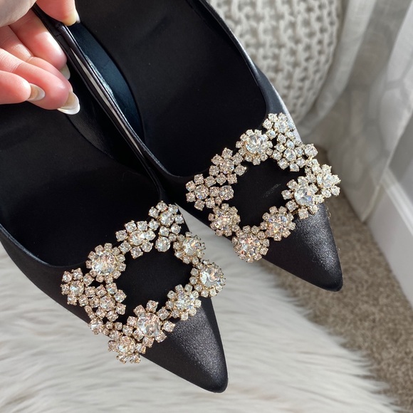 SOLD🖤Roger Vivier Crystal Flower Strass Heels - Picture 12 of 12
